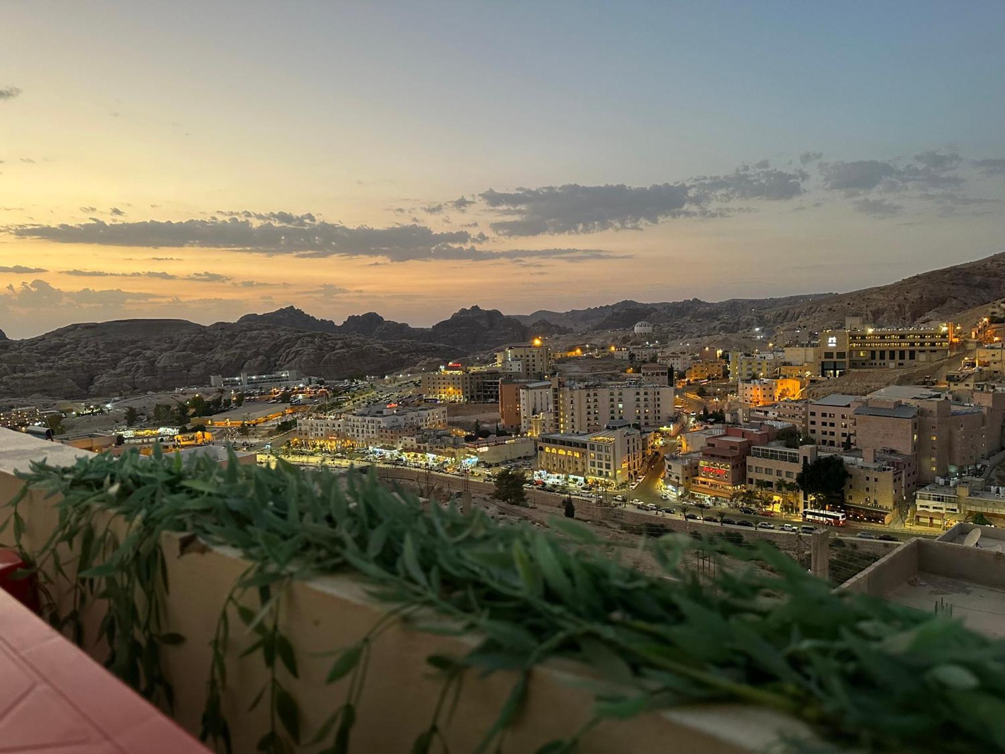 Bed and Breakfast Hustle'S Look Wadi Musa Exterior foto